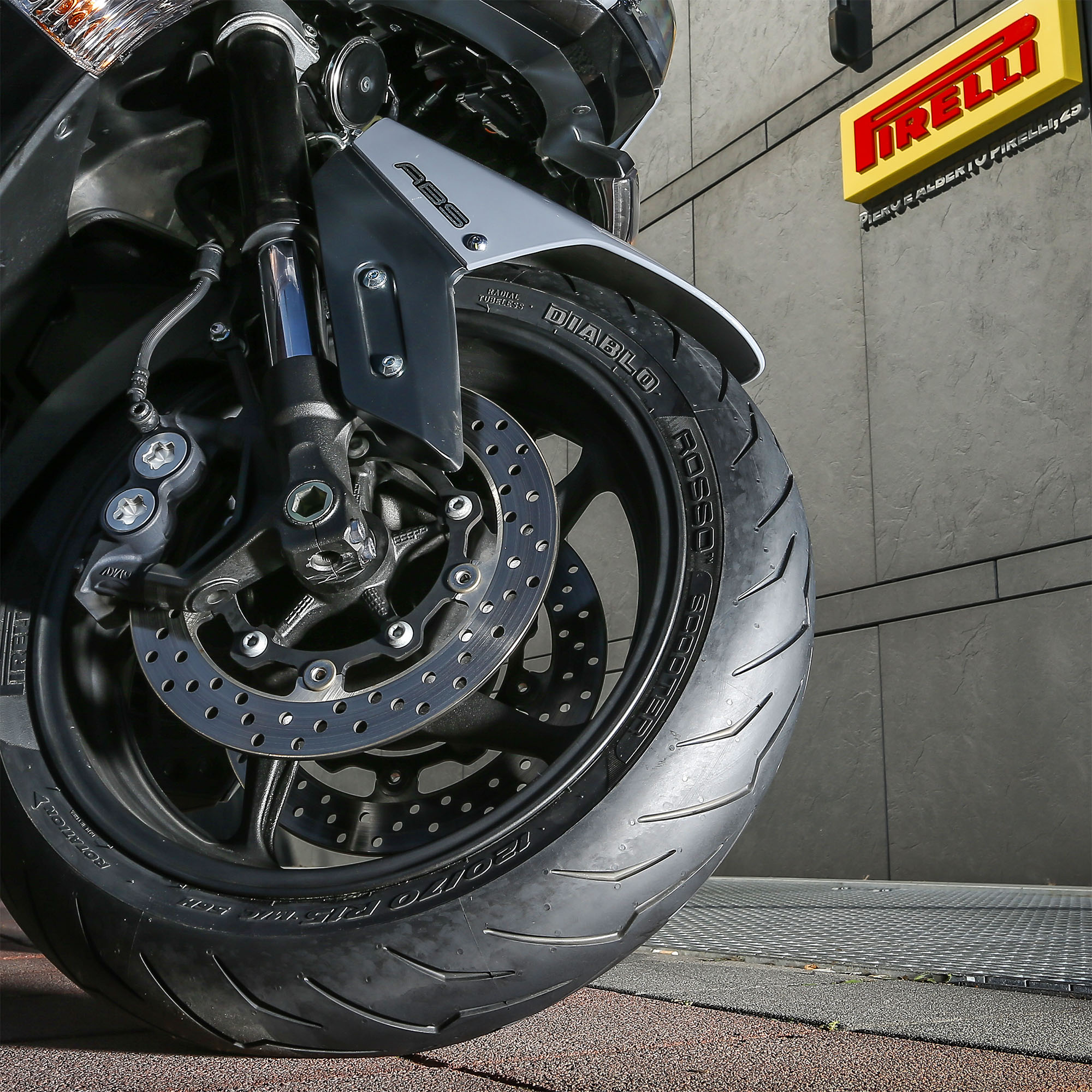 Llanta Moto 110/70-13 Diablo Rosso Scooter F Tl 48p Pirelli - Imagen 5