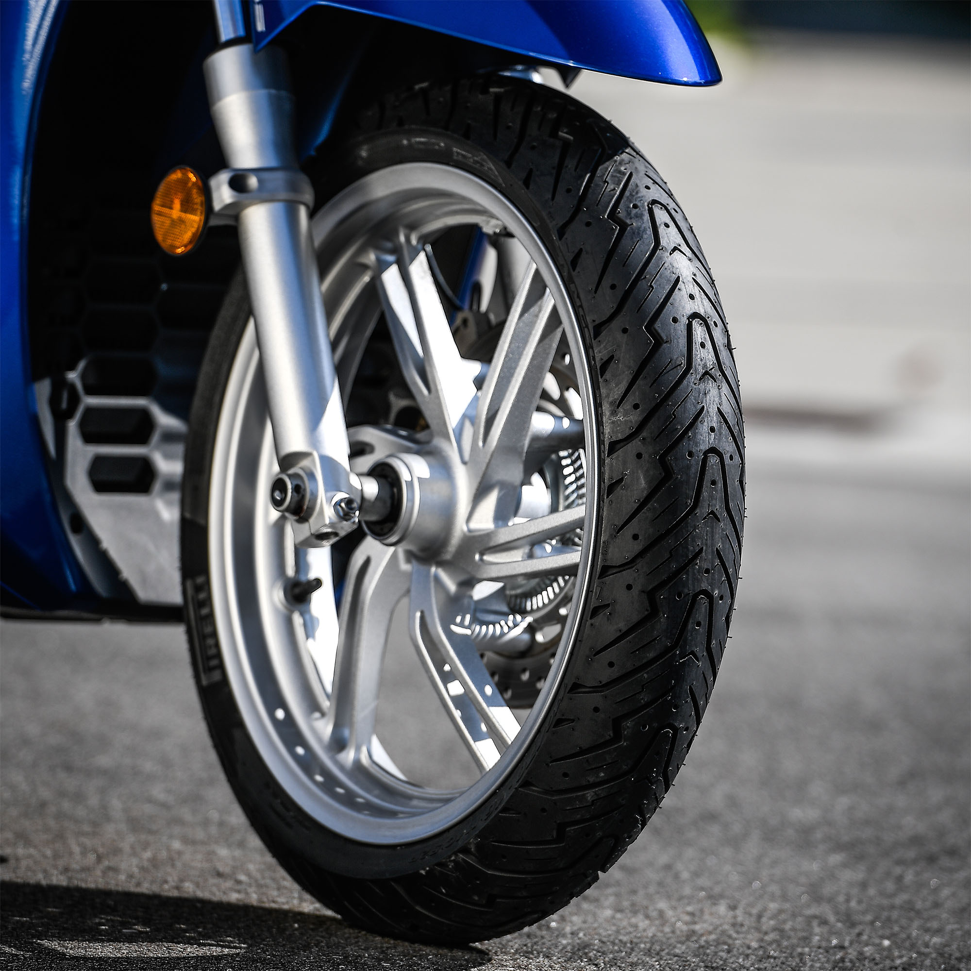 Llanta Para Moto 120/80-14 Angel Scooter R Tl 58p Pirelli - Imagen 5