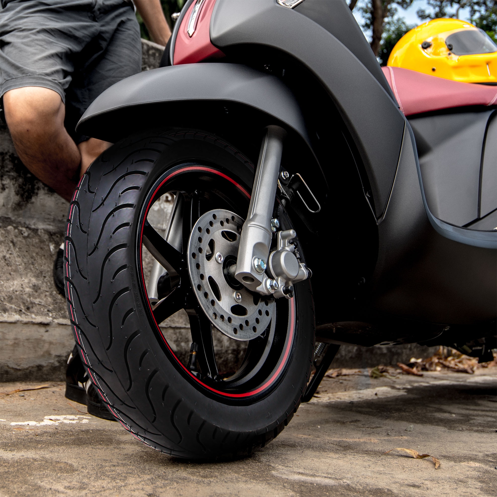 Llanta 140/70-14 RT-314 TL 68L RINOVA TIRES - Imagen 6